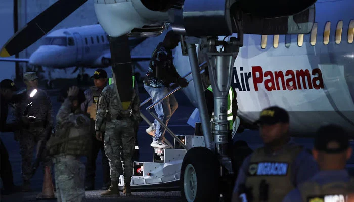 US Military Plane Delivers 119 Asian Immigrants to Panama