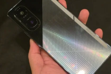 Solar Charging Smartphone Concept Unveiled