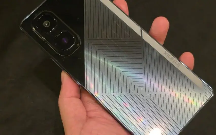 Solar Charging Smartphone Concept Unveiled